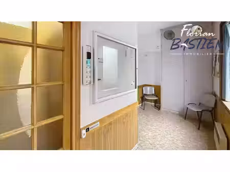 immeuble professionnel de 250 m² – cabinet de kinésithérapie équipé