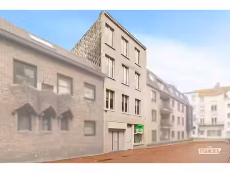 grande maison à rénover avec beaucoup de potentiel