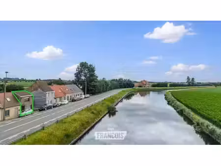 maison à renover avec 2 chambres  jardin et vue dégagée sur l'eau à furnes