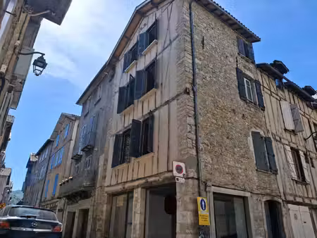 une occasion rare de créer trois appartements élégants dans un emplacement de choix