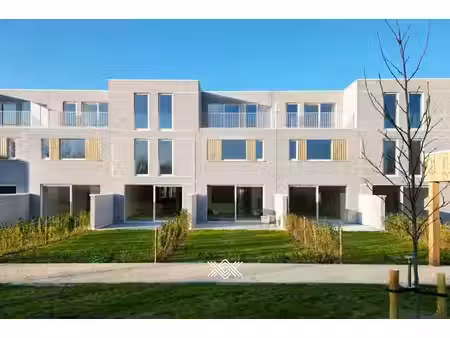 woning met vier slaapkamers  zonneterras en tuin