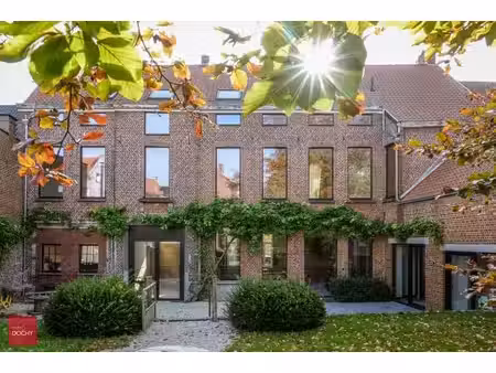 spacieuse maison de ville rénovée avec beaucoup de caract...