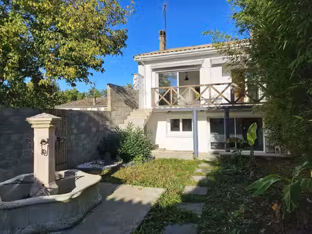 maison de village paisible avec jardin au calme au cœur de sauveterre-de-guyenne