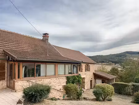 à 5 minutes de cluny  maison en pierre du xviiie siècle avec piscine et verger