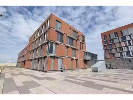 de beaux bureaux dans un nouveau centre d'affaires