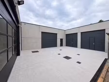 ruim nieuwbouwmagazijn van 225m2 te sint-niklaas!