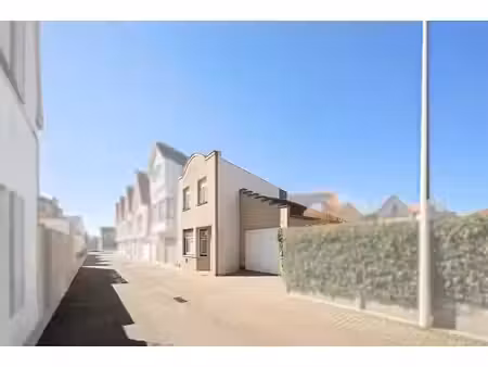 maison à rénover avec 3 chambres  située dans une rue calme à knokke-heist