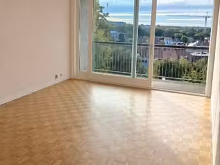 charmant appartement lumineux avec parquet et vue dégagée