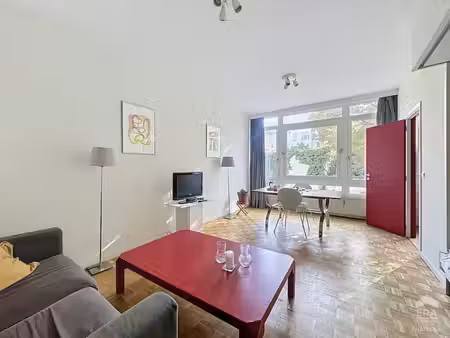 studio meublé avec coin chambre à louer à ixelles