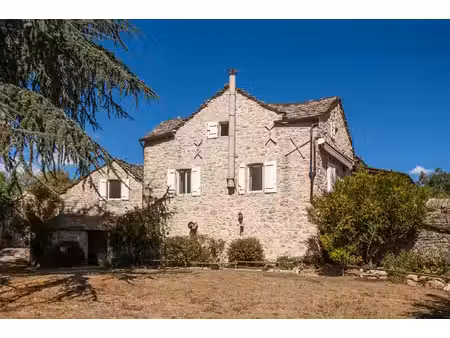 maison caussenarde de caractère sur le causse noir - bien atypioque et rare.