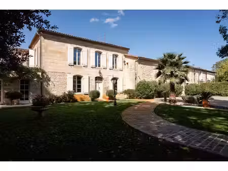 bordeaux rive droite  magnifique propriété du 19e siècle avec ponton privé et piscine au..