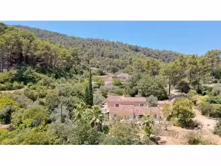 solliès-ville propriété d'exception avec vue dominante