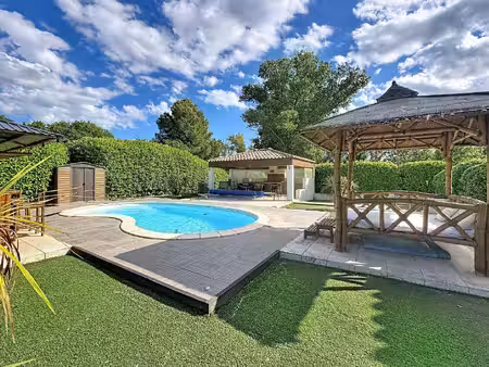 villa individuelle avec piscine et grand terrain