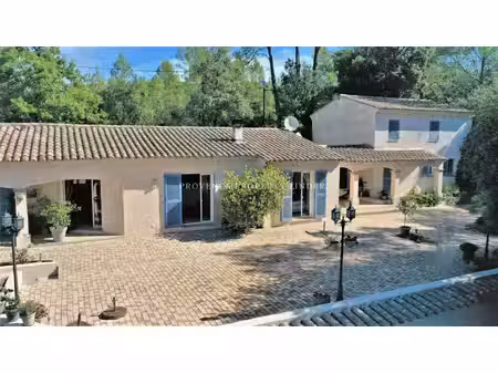 vivez la provence : villa d'environ 200 m² avec deux appartements