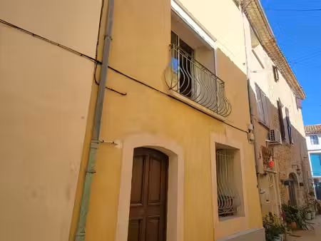 neffiès  proche de pézenas (occitanie  hérault)  maison de village avec terrasse.