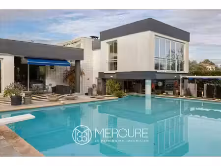 belle maison d'architecte avec jardin d'exception