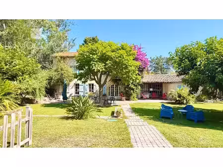 très beau mas provençal à rafraîchir