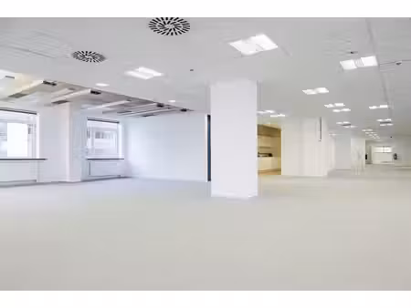 plateaux de bureaux modernes rénovés et divisibles