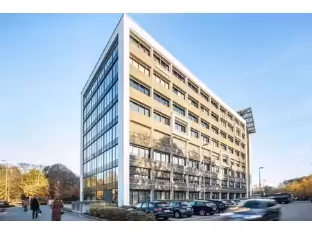 complexe de bureaux moderne à la périphérie de gand