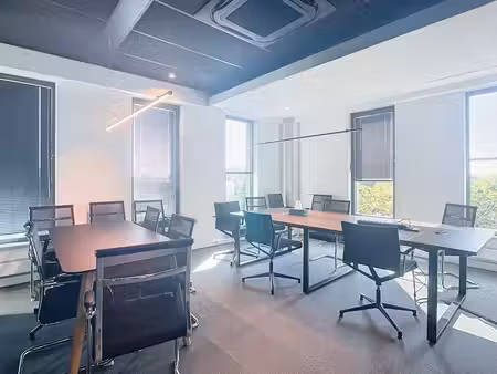 complexe de bureaux moderne situé sur le site de rinkhout
