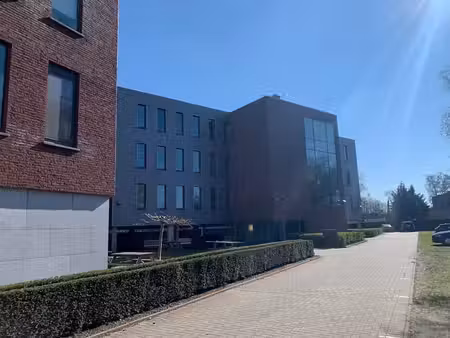 complexe de bureaux moderne situé sur le site de rinkhout
