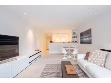 superbe appartement sur la place du phare avec vue latérale