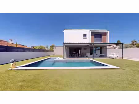 agde- exceptionnelle villa d'architecte de 2023 au pied du mont st loup