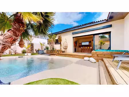 grau d'agde – villa contemporaine de plain-pied avec piscine lagon et prestations haut de.