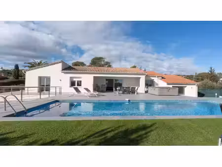 les issambres - villa t6 d'exception  vue mer  piscine  200 m de la plage