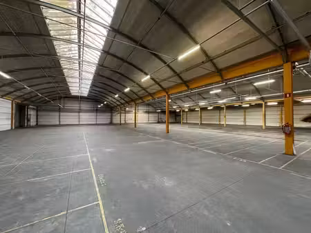 entrepôt/halle de production à partir d'environ 2 100 m²