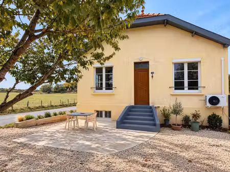 pavillon individuel avec terrasse et grandes dépendances