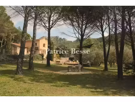 à l'abri des regards  proche de brignoles et des villages du haut-var  une bastide...