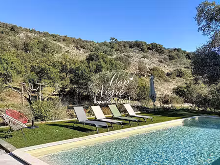 villa neuve avec piscine et grand terrain avec collines à vendre au plan de la tour frais.