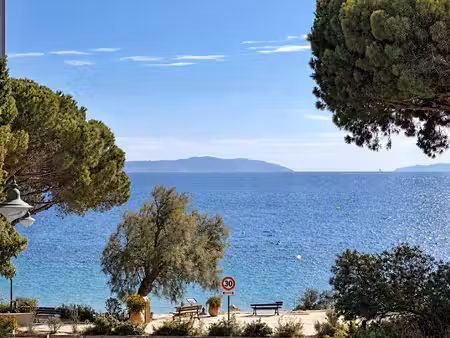 grand appartement avec piscine et terrasse à vendre à 100m de la plage de cavalière