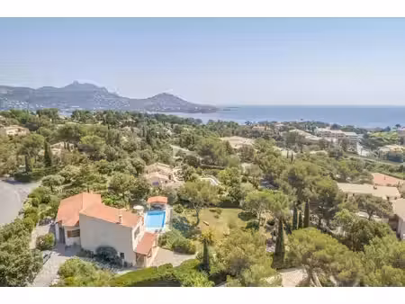 élégante villa provençale avec vue mer