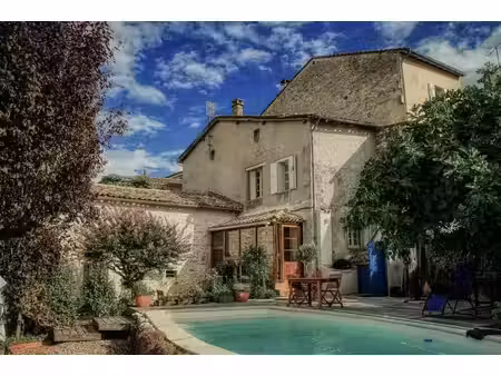 une belle maison de village rénovée avec vue sur la vallée  jardin privatif  piscine et...