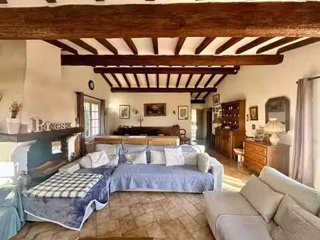 maison de famille unique à rénover dans un quartier résidentiel