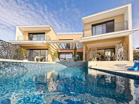 saint-raphaël valescure sud – superbe villa contemporaine avec piscine et grand garage
