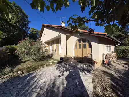 à vendre  castelnau-magnoac (hautes-pyrénées) : maison de plain-pied  3 chambres  garage..