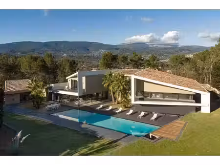 somptueuse villa contemporaine de 500 m² nichée dans un écrin de verdure