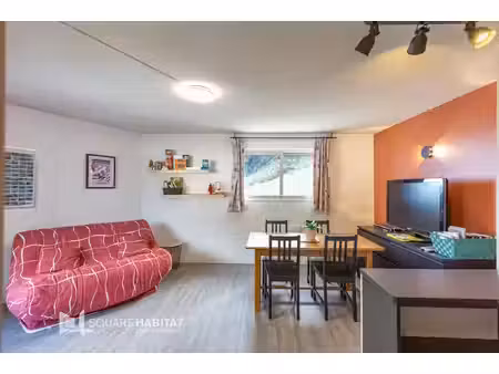 à vendre ! appartement rénové de 26 59 m² avec balcon et cellier à skis