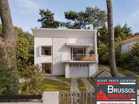 a vendre maison à rénover sur 2 niveaux 6 chambres  plage sud à 800 mètres  garage jardin.