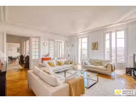 le chesnay limite versailles rive-droite appartement 7 pièces 271 m² carrez situé au 3ème 