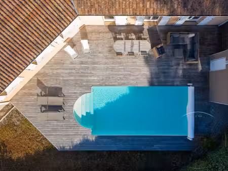 maison familiale avec dépendance locative  piscine et prestatio