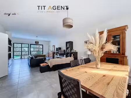villa triplex de 237 m2 avec jardin et garage double au centre du bouscat