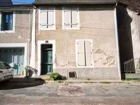à vendre maison de ville au coeur du centre historique de la charité-sur-loire ( 58400 )