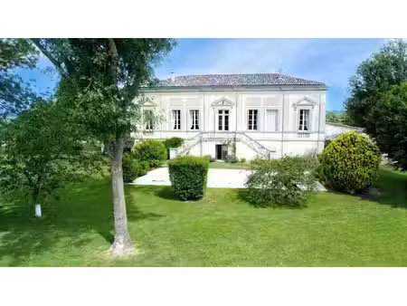 propriété de charme avec vue sur la dordogne – 2 9 ha d'un seul tenant