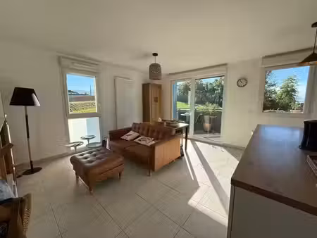 à vendre – appartement t3 avec balcon exposé sud  parking et cellier à sales