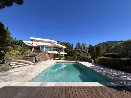 villa d'architecte vue mer grimaud