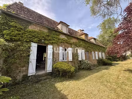 authentique maison de caractère sur 2 650 m² de terrain clos